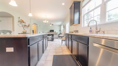 2352 Naples Dr, Valparaiso, IN 46385 photo 18