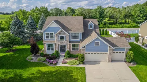 2352 Naples Dr, Valparaiso, IN 46385 photo 2