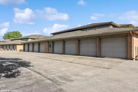 9833 Wildwood Cir #2D, Munster, IN 46321 photo 15