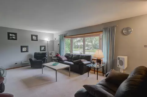 8016 Monaldi Dr, Munster, IN 46321 photo 6