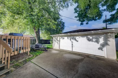 8016 Monaldi Dr, Munster, IN 46321 photo 3