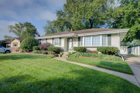 8016 Monaldi Dr, Munster, IN 46321 photo 2