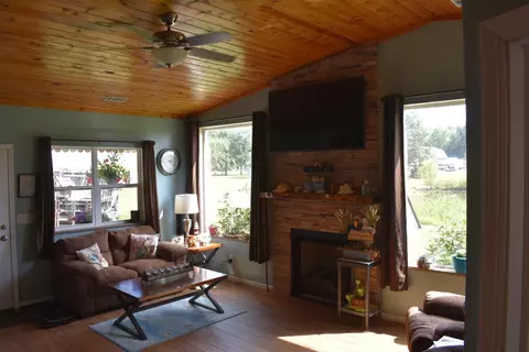 408 S Jefferson St, Hebron, IN 46341 photo 5
