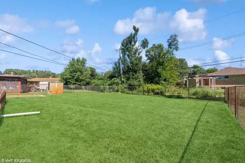 6555 Birch Pl, Gary, IN 46403 photo 2