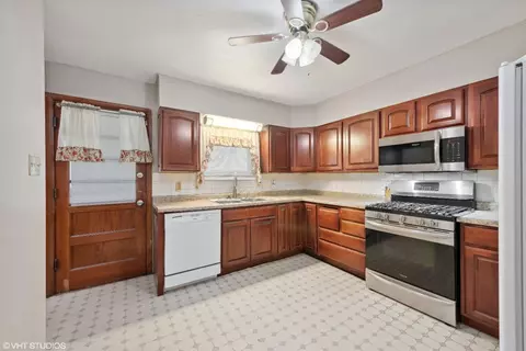 6555 Birch Pl, Gary, IN 46403 photo 9