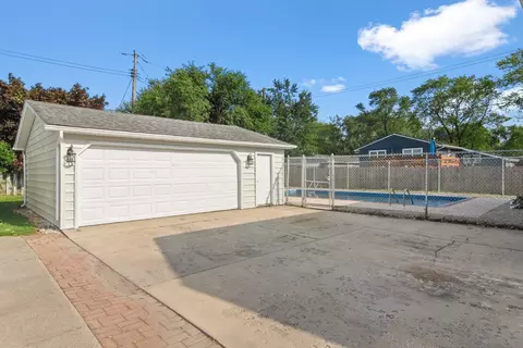 1345 N Dwiggins St, Griffith, IN 46319 photo 3