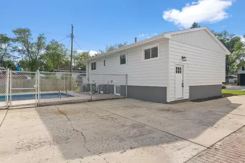 1345 N Dwiggins St, Griffith, IN 46319 photo 4