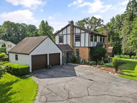 52034 Hickory Rd, Granger, IN 46530 photo 3