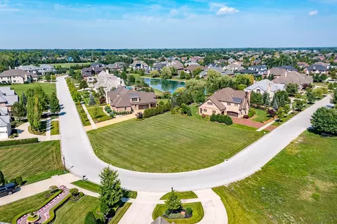 1405 Park West Cir, Munster, IN 46321 photo 2