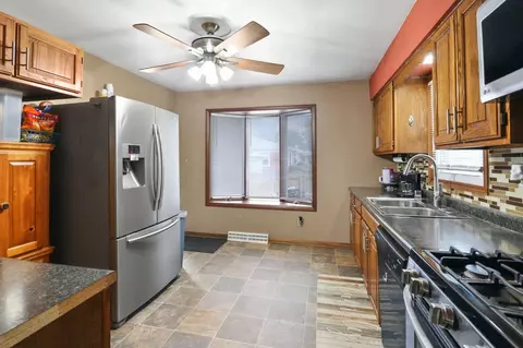 1103 E Oak St, Griffith, IN 46319 photo 2