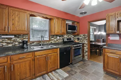 1103 E Oak St, Griffith, IN 46319 photo 3