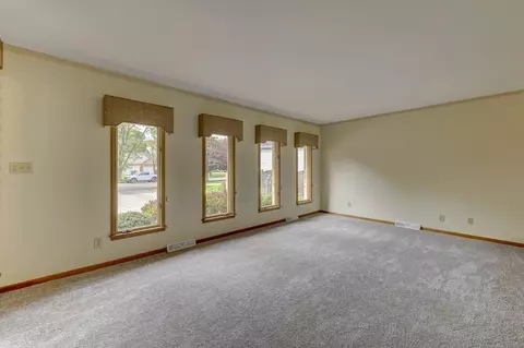 9515 Walnut Dr, Munster, IN 46321 photo 4