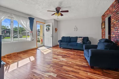 214 N Wright St, Griffith, IN 46319 photo 4
