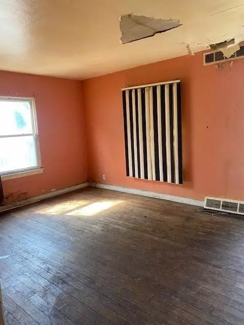 565 Ralston St, Gary, IN 46406 photo 3