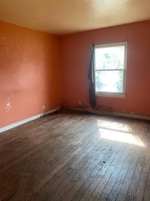 565 Ralston St, Gary, IN 46406 photo 2