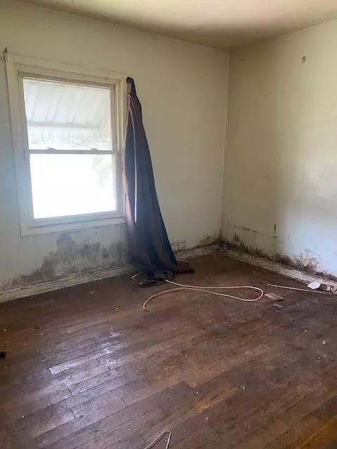 565 Ralston St, Gary, IN 46406 photo 4