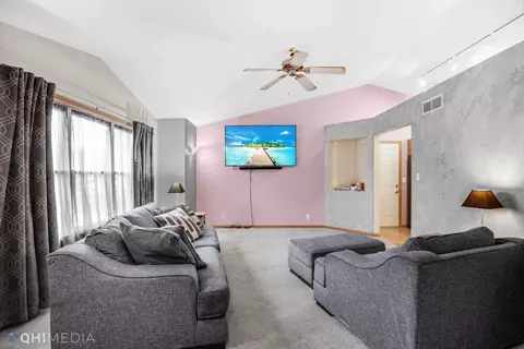 565 Pinecrest Dr, Porter, IN 46304 photo 7