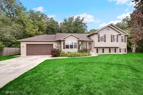 565 Pinecrest Dr, Porter, IN 46304 photo 1