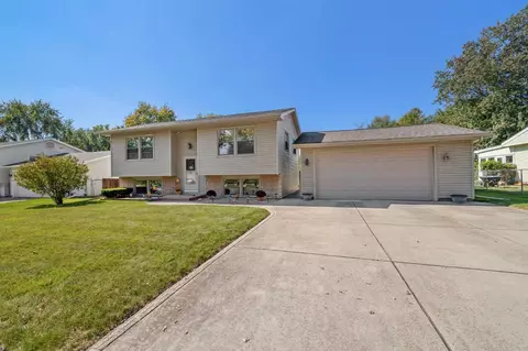 253 Walnut Ln, Crown Point, IN 46307 photo 2