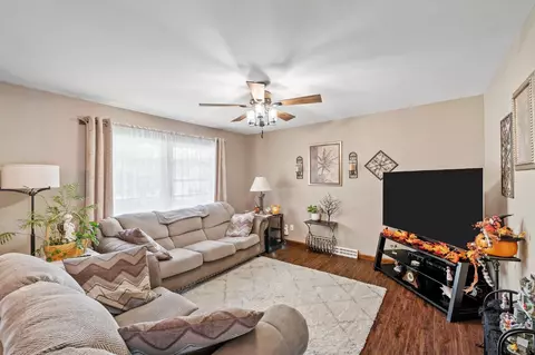 253 Walnut Ln, Crown Point, IN 46307 photo 4