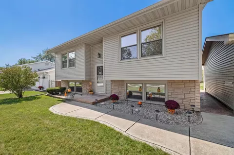 253 Walnut Ln, Crown Point, IN 46307 photo 3