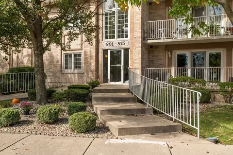 803 Swan Dr #1-D, Dyer, IN 46311 photo 1