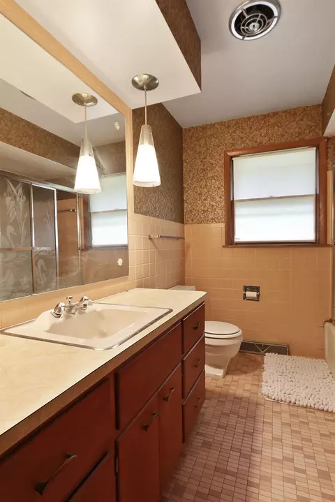8445 Forest Ave, Munster, IN 46321 photo 10