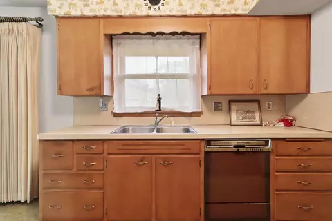 8445 Forest Ave, Munster, IN 46321 photo 5