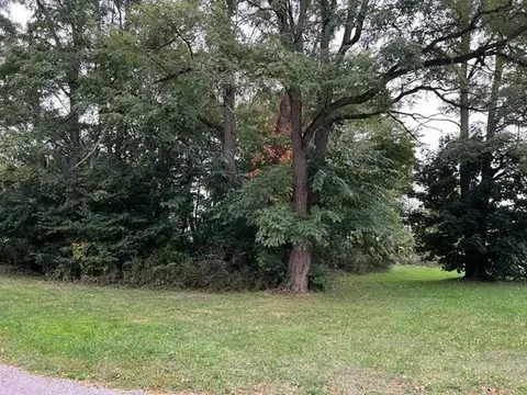 794 Eaglecreek Rd, Valparaiso, IN 46385