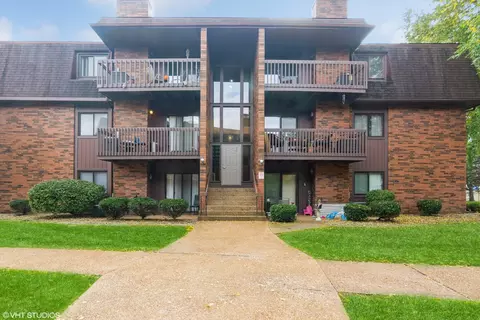 2003 45th St #203, Highland, IN 46322