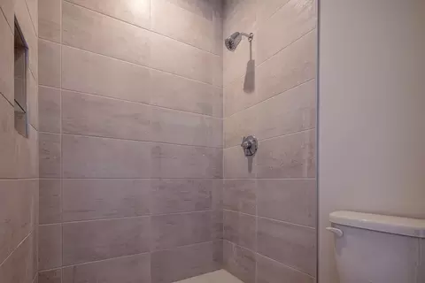Bath - 9510 Tall Grass Trl, Saint John, IN 46373 photo 1 of 4