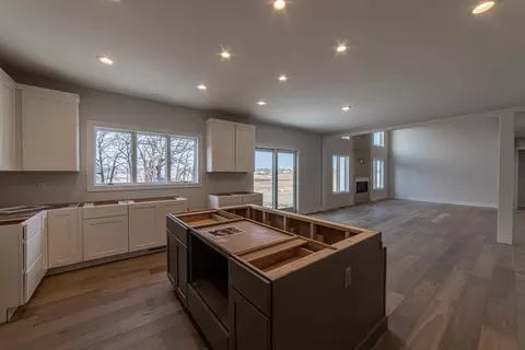 Kitchen - 9510 Tall Grass Trl, Saint John, IN 46373 photo 4 of 5