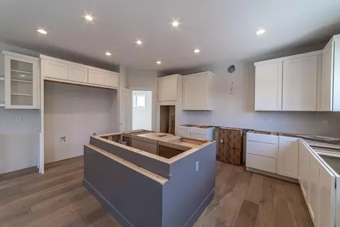 Kitchen - 9510 Tall Grass Trl, Saint John, IN 46373 photo 2 of 5