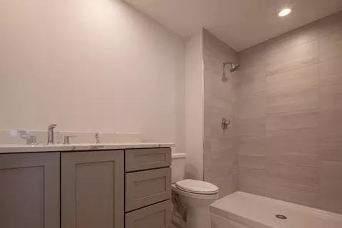 Bath - 9510 Tall Grass Trl, Saint John, IN 46373 photo 2 of 4