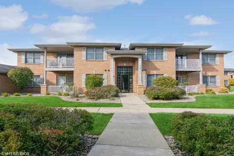 9835 Wildwood Cir #2D, Munster, IN 46321 photo 1