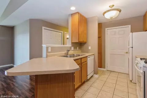 9835 Wildwood Cir #2D, Munster, IN 46321 photo 5