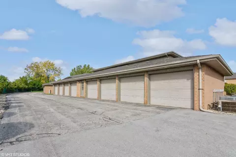 9835 Wildwood Cir #2D, Munster, IN 46321 photo 16