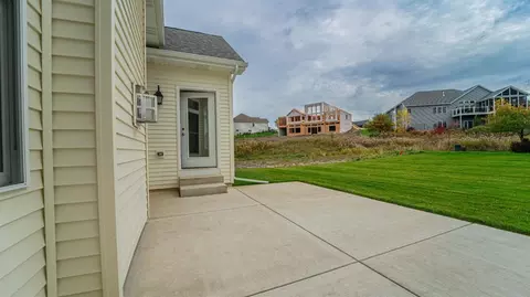 819 Shannon Dr, Crown Point, IN 46307 photo 2