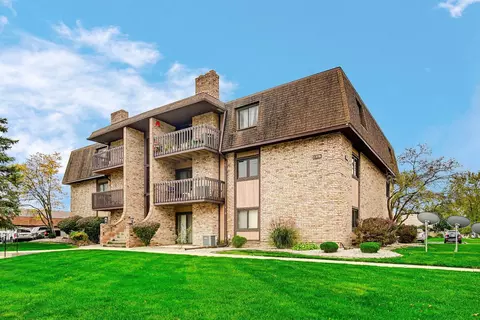 2306 Martha St #102, Highland, IN 46322