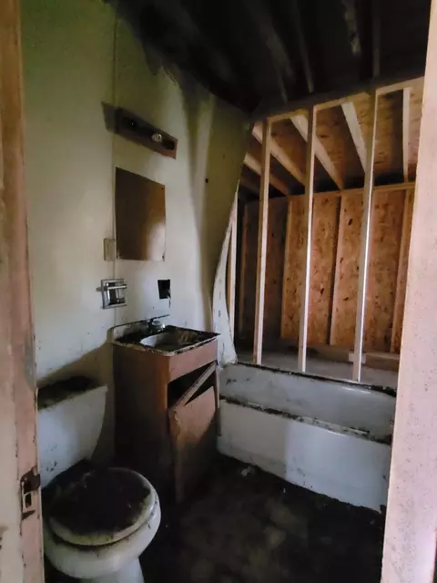 894 Ohio St, Gary, IN 46402 photo 6