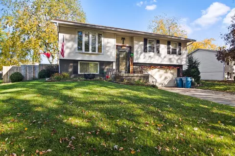 718 Apache Ln, Lowell, IN 46356 photo 1