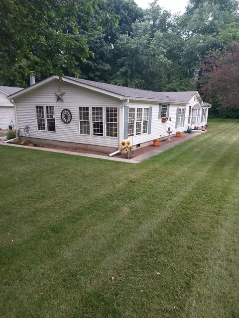 1012 E Blueridge Dr, La Porte, IN 46350 photo 1