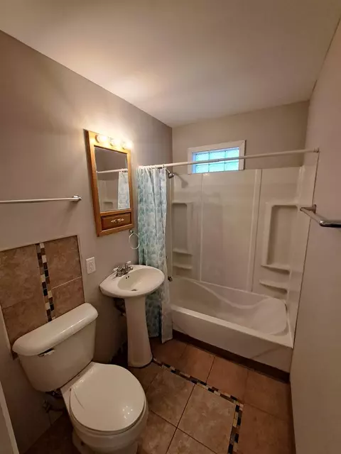 8530 Locust Ave, Gary, IN 46403 photo 5