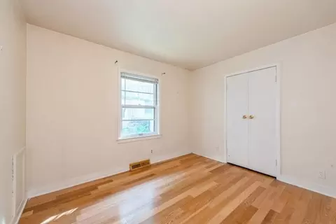 8529 Maple Ave, Gary, IN 46403 photo 9