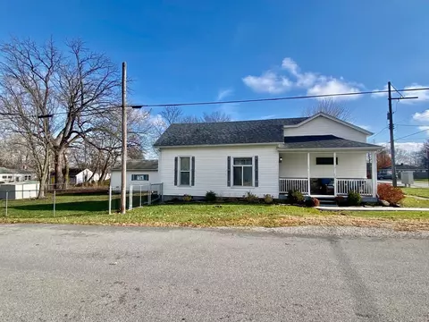201 E Bates St, Hebron, IN 46341 photo 2