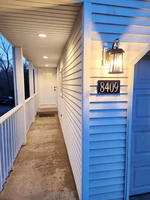 8409 Oak Ave, Gary, IN 46403 photo 3