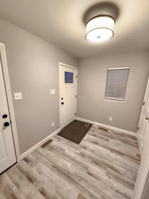 8409 Oak Ave, Gary, IN 46403 photo 4