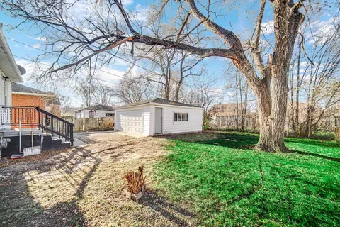 2000 Madison Ln, Gary, IN 46407 photo 3
