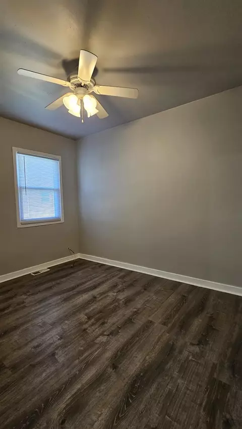 320 E Washington Ave, New Chicago, IN 46342 photo 11