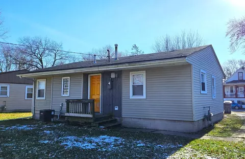 320 E Washington Ave, New Chicago, IN 46342 photo 2